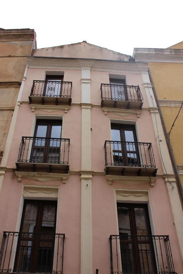 Via Cavour 19, Appartamento Del Conte إيغليزياس المظهر الخارجي الصورة