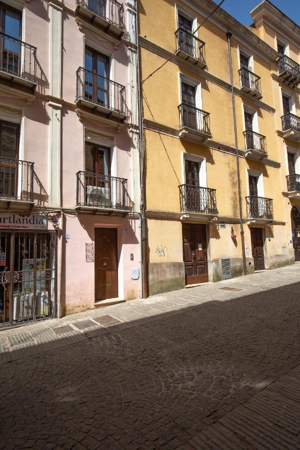 Via Cavour 19, Appartamento Del Conte إيغليزياس المظهر الخارجي الصورة