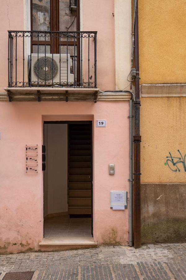 Via Cavour 19, Appartamento Del Conte إيغليزياس المظهر الخارجي الصورة